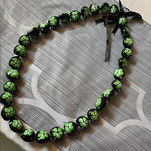 New Elegant Black and Green Floral Kukui Nut Necklace